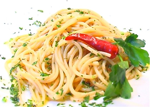 spaghetti aglio olio peperoncino - dimagrire con gusto